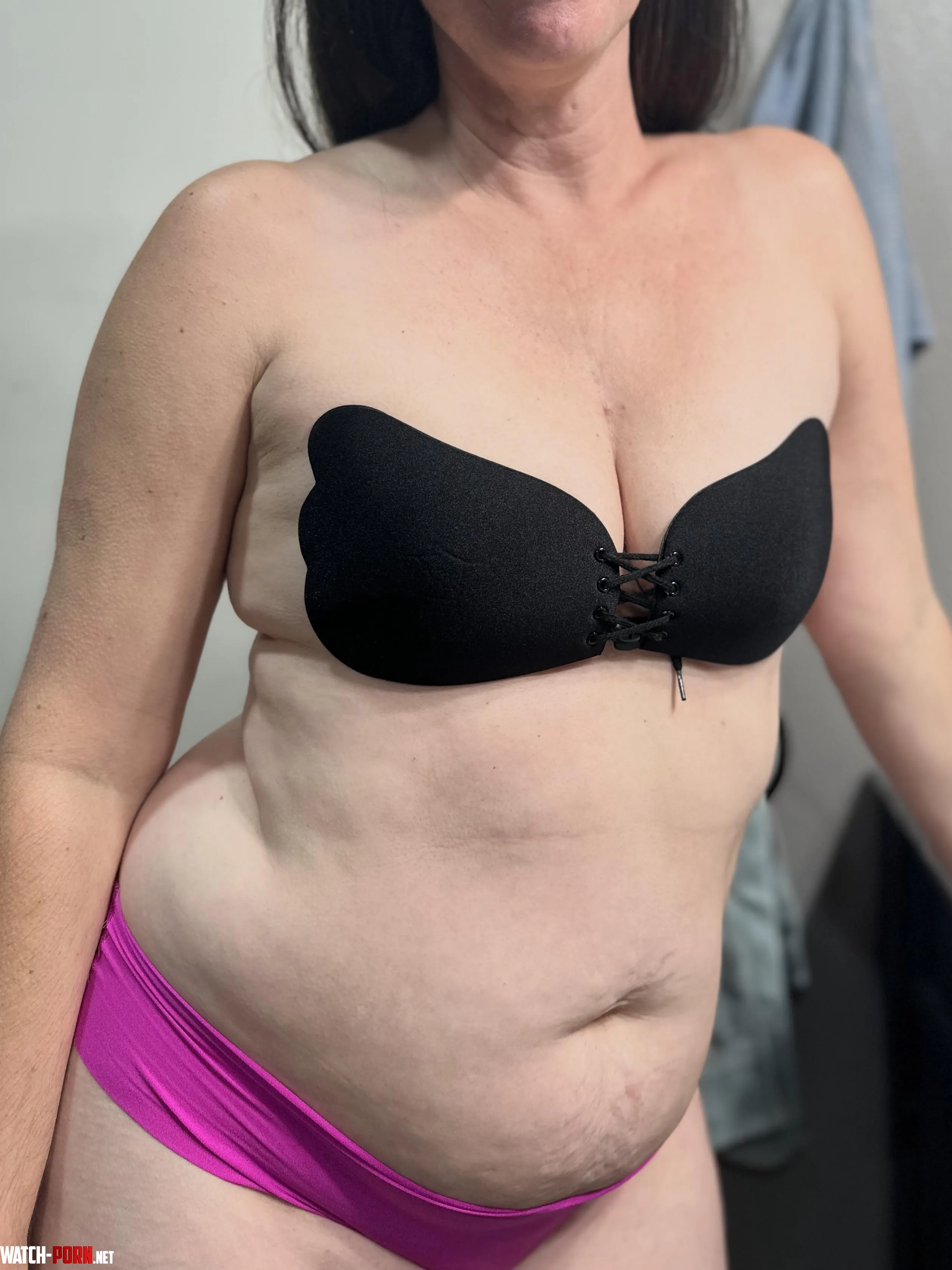 Don’t need any straps on this bra to give me some nice mom cleavage. I wonder how many men were peeking while I was out with this on by eve3313