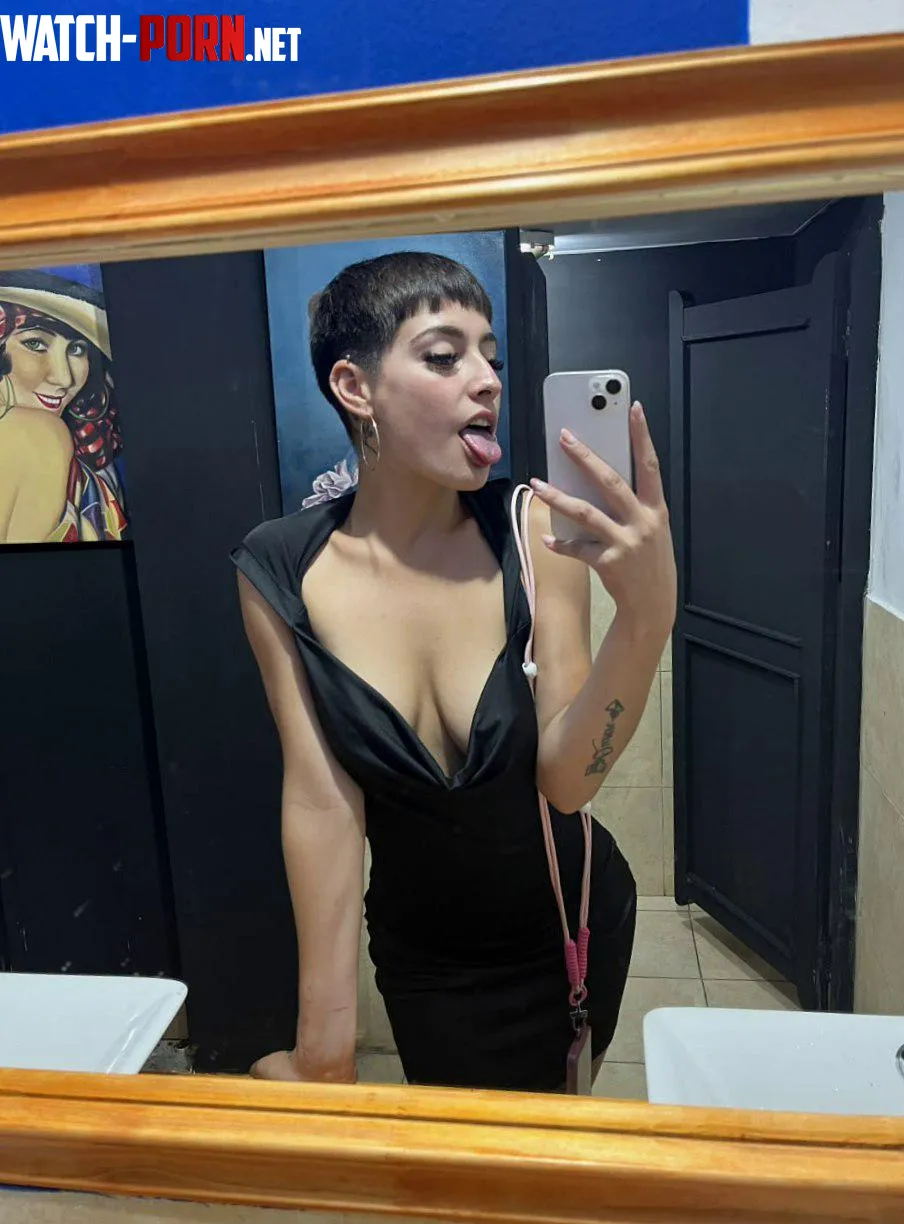 Serving elegance on a student budget by Nikkispicee