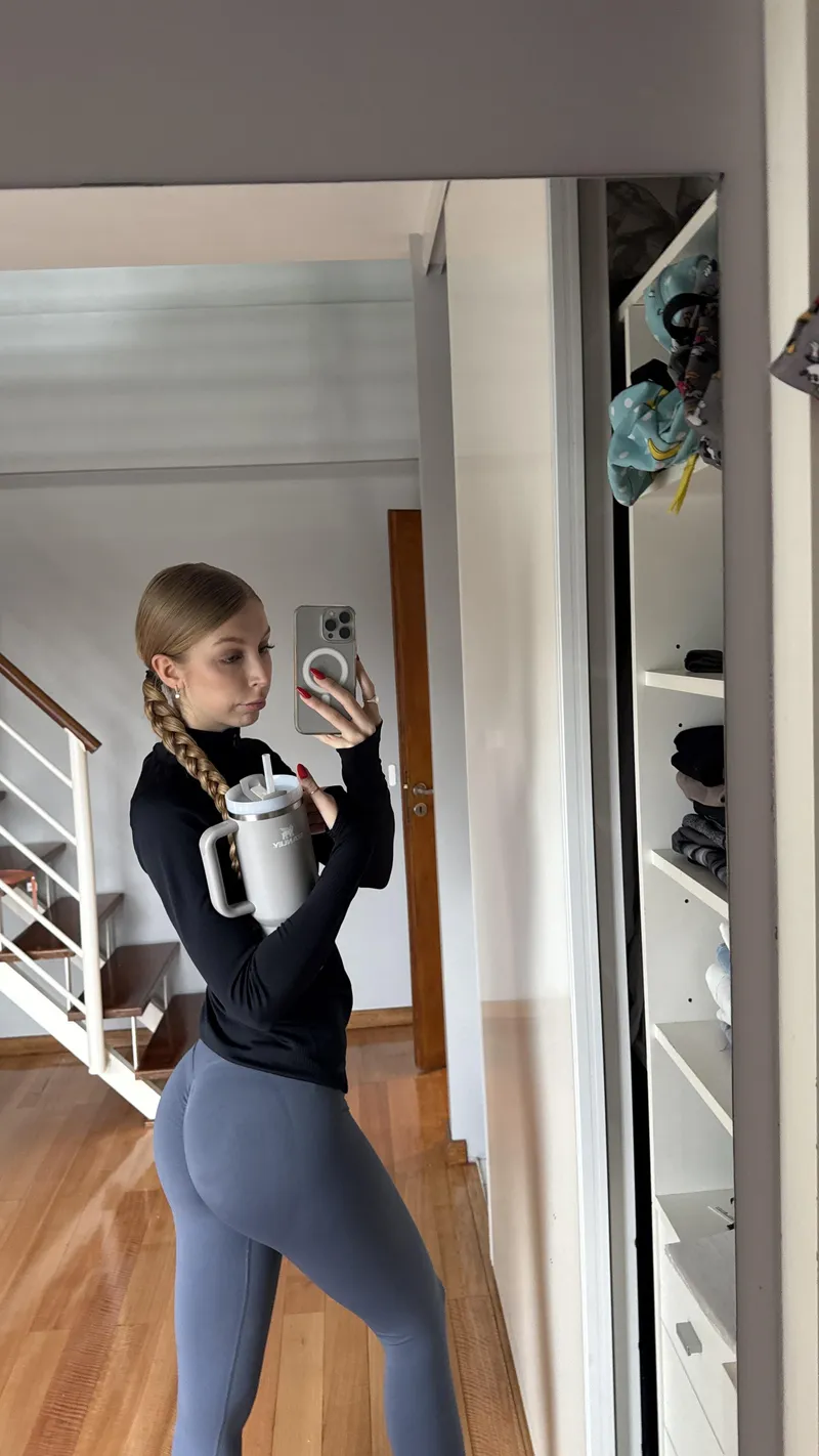 Thumbnail Defining Hotness: NovaPaintss Shares | Insights into hotgirlsinyogapants