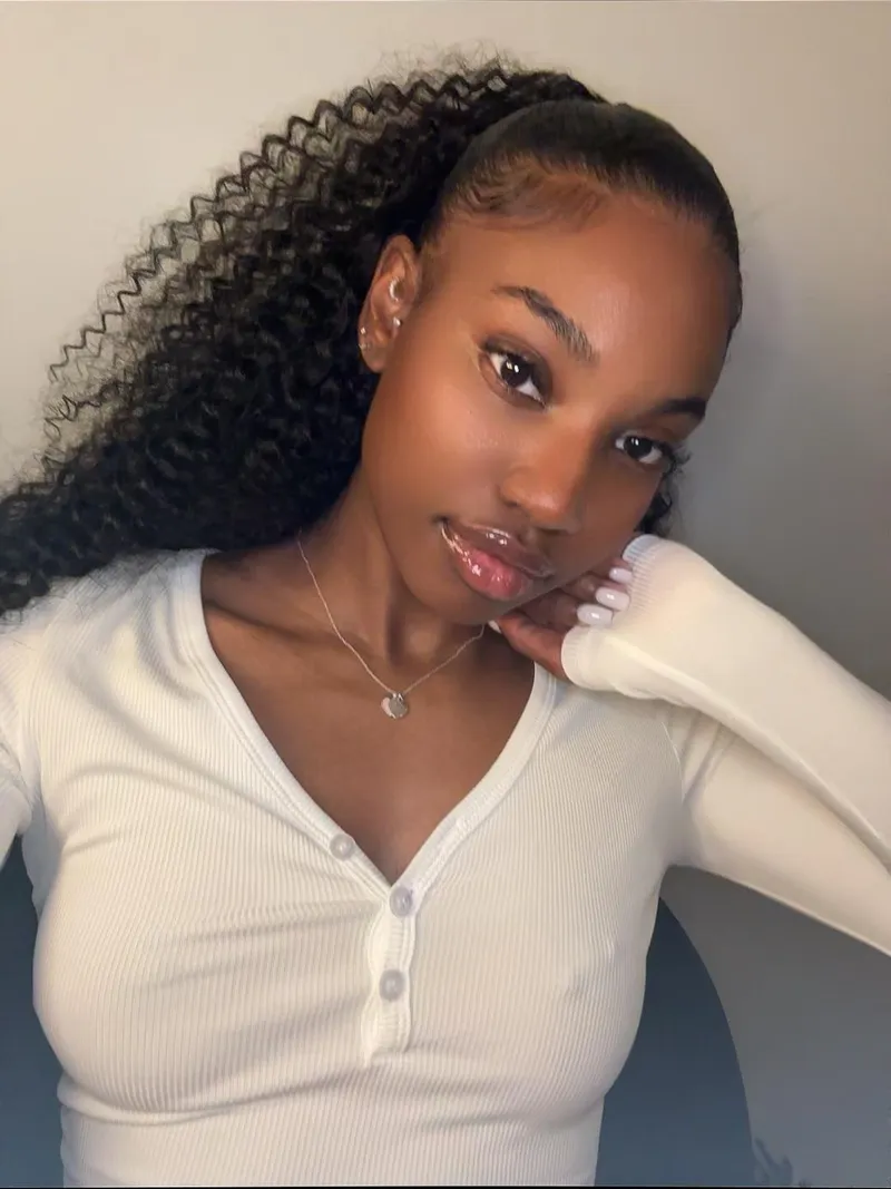 Thumbnail Embracing Freedom: Medium-Recognition53's Love for Braless Selfies