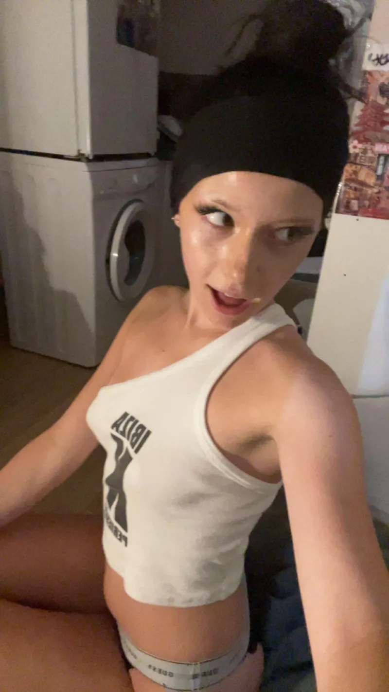 Thumbnail xILoveTwilightx's Crop Top Chronicles: How's the Look? | croptopgirls