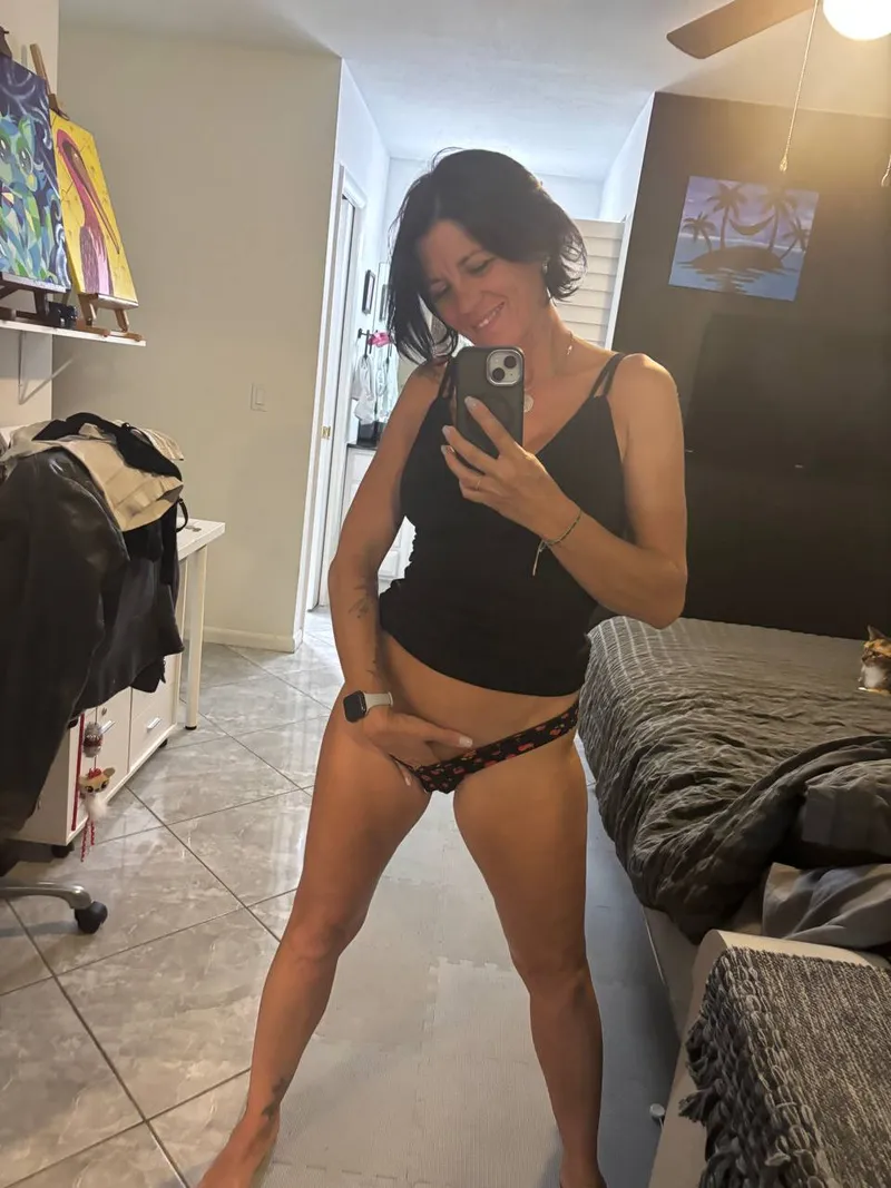 Thumbnail Discover the Allure of Older Women - Exclusive Content Inside | Author: realsexxyladdyy | Category: LaBeauteFeminine