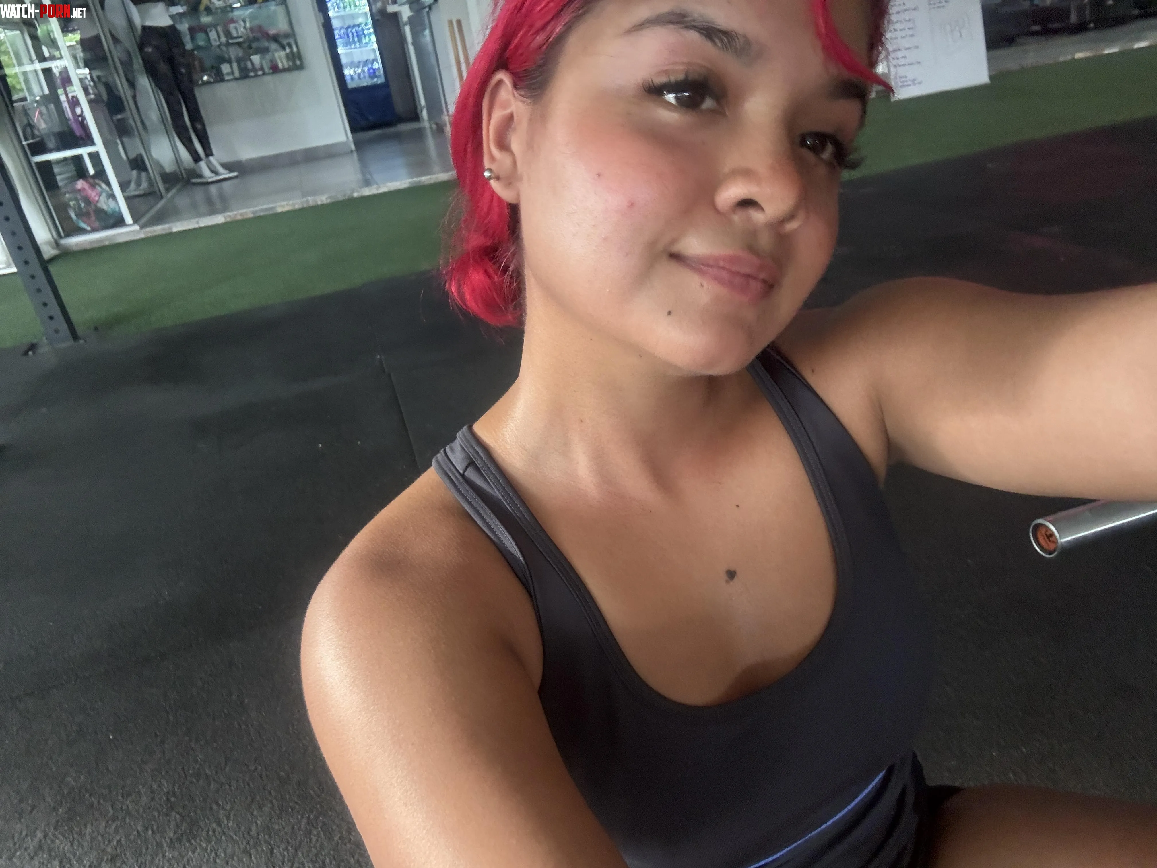 Do u like how sweaty I'm after gym? by KitelingKa