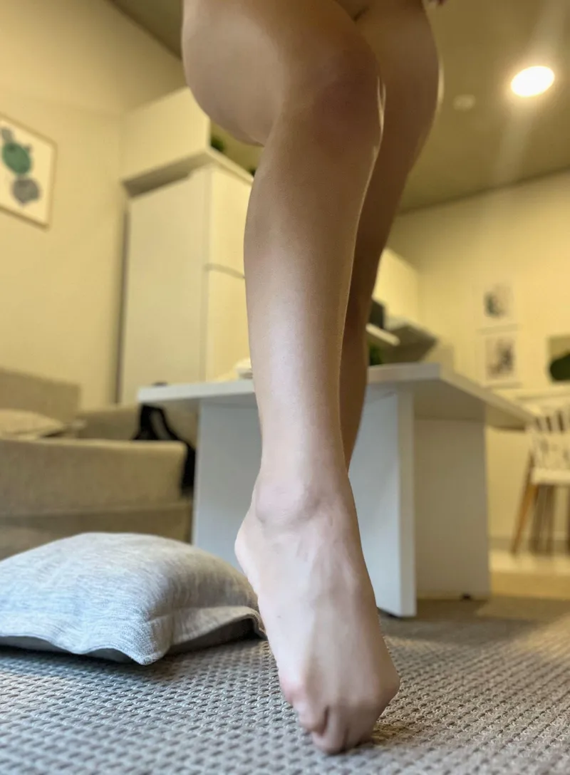 Thumbnail Sweeping Hearts: Beware of Legs by madddddness | Article