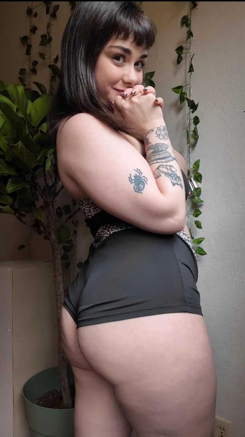 Thumbnail Tiny & Thick Adventure: BigSlutTinyToes' Petite Plea