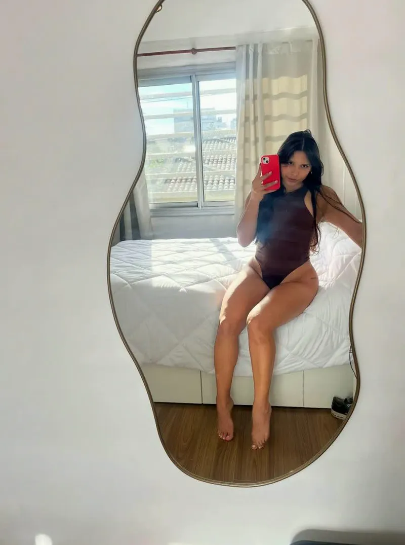 Thumbnail LuciiSmith's Height Query: A MirrorSelfie Musing