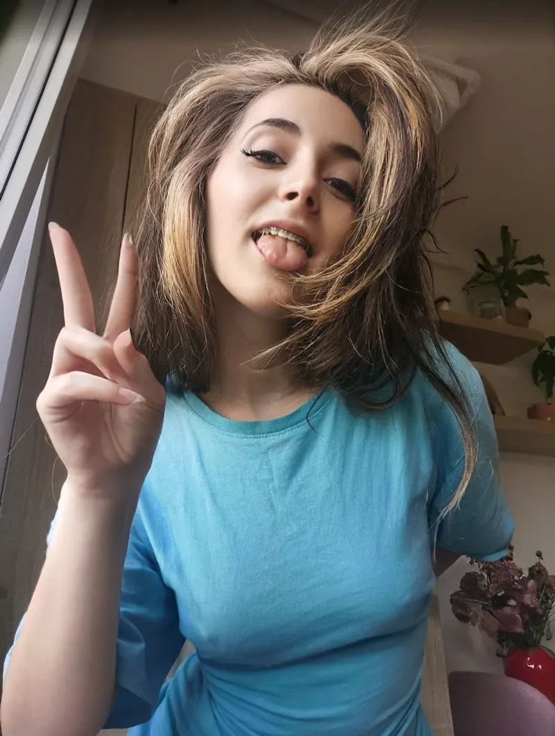 Thumbnail Morning Glow: A Daddy-Daughter Connection in Selfies