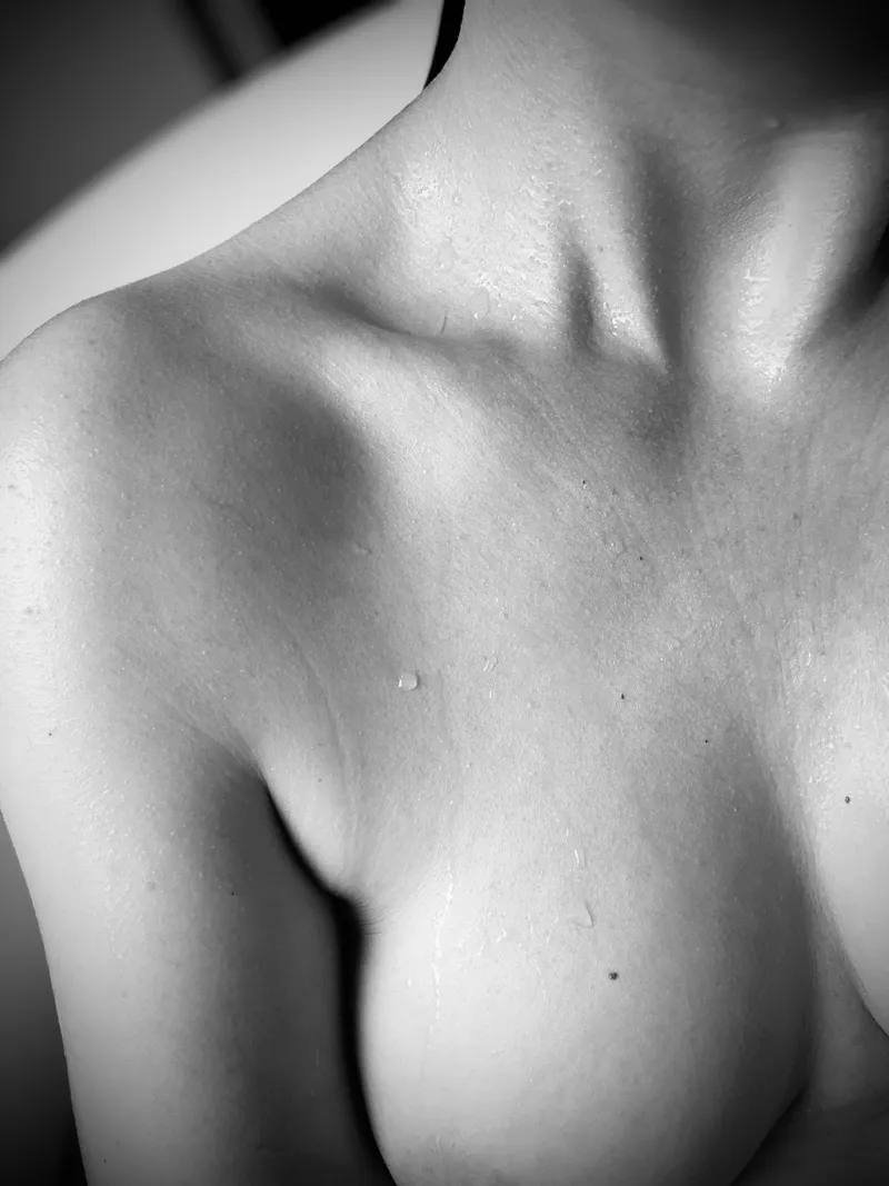 Thumbnail Shadow Play: A Captivating LaBeauteFeminine Experience