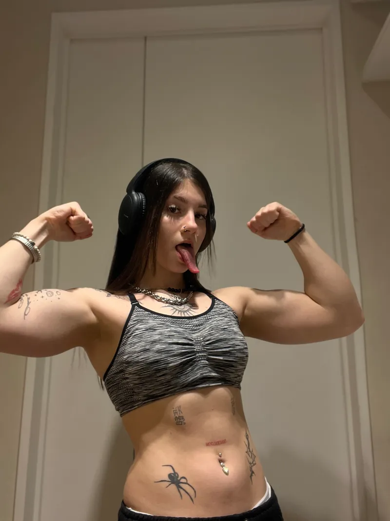 Thumbnail Kiss or Sniff: EasterlyOcean's Armpit Temptation