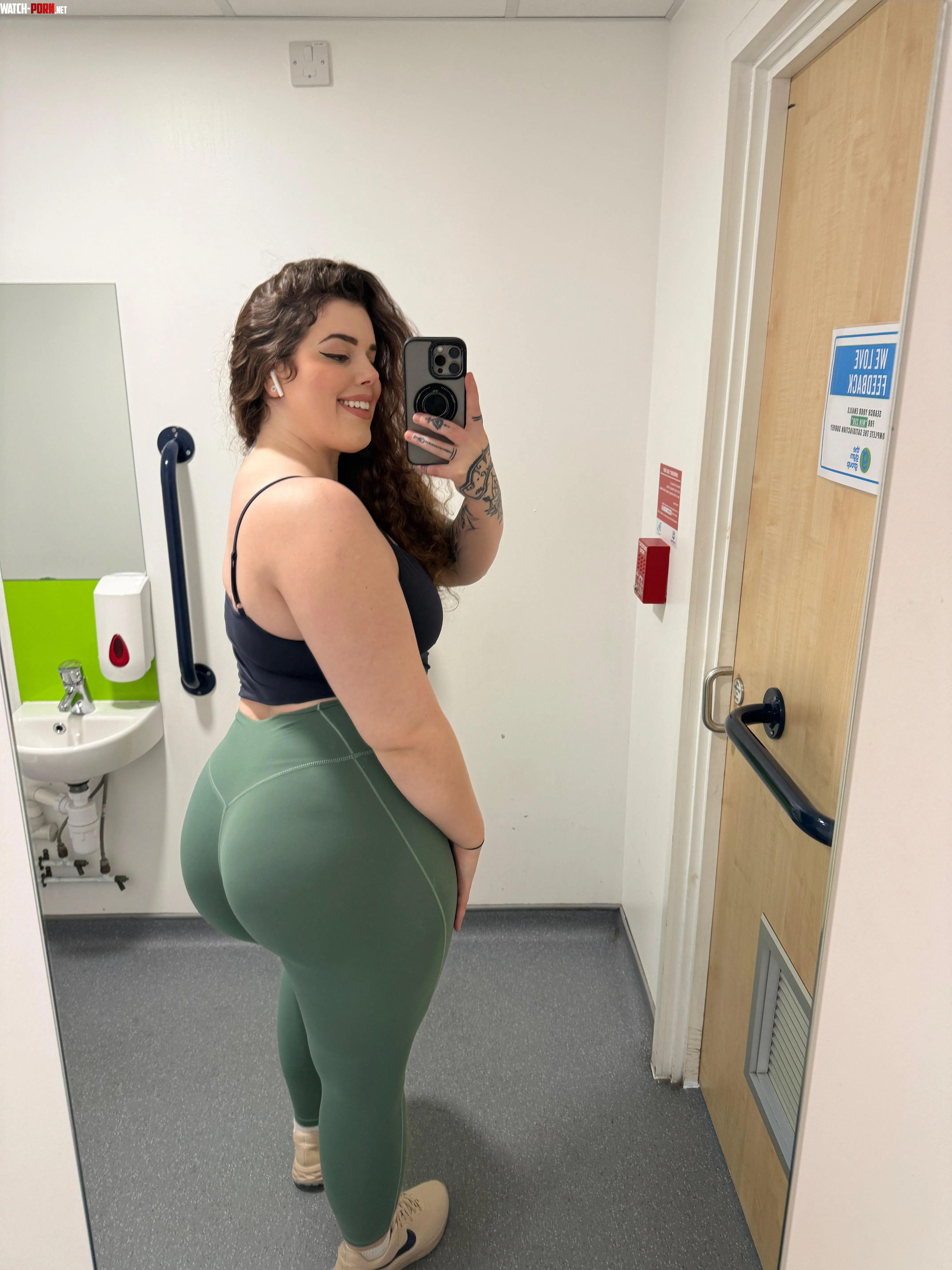 Leggings hugging every inch by hiptqueen