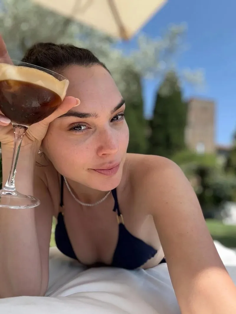 Thumbnail Gal Gadot's Allure in the World of CelebsGW