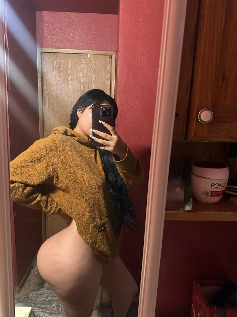 Thumbnail Tempting Curves: Unveiling the Finest Mexican Ass
