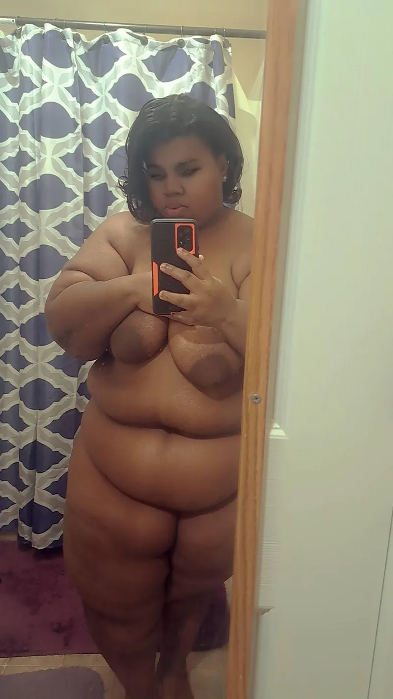 Thumbnail chocolategoddessbw's Alluring Presence in BBW Category