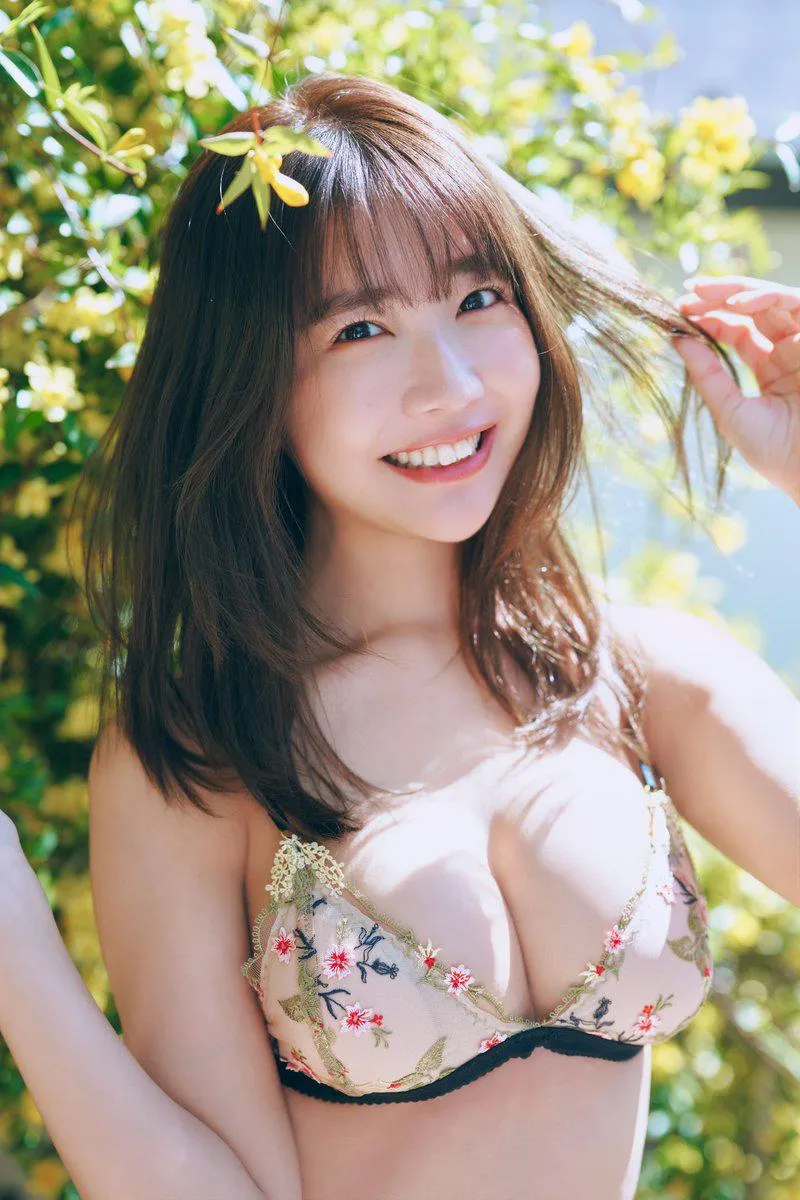 Thumbnail Enchanting Beauty: Kisumi Amau 天羽希純's Allure | Gravure