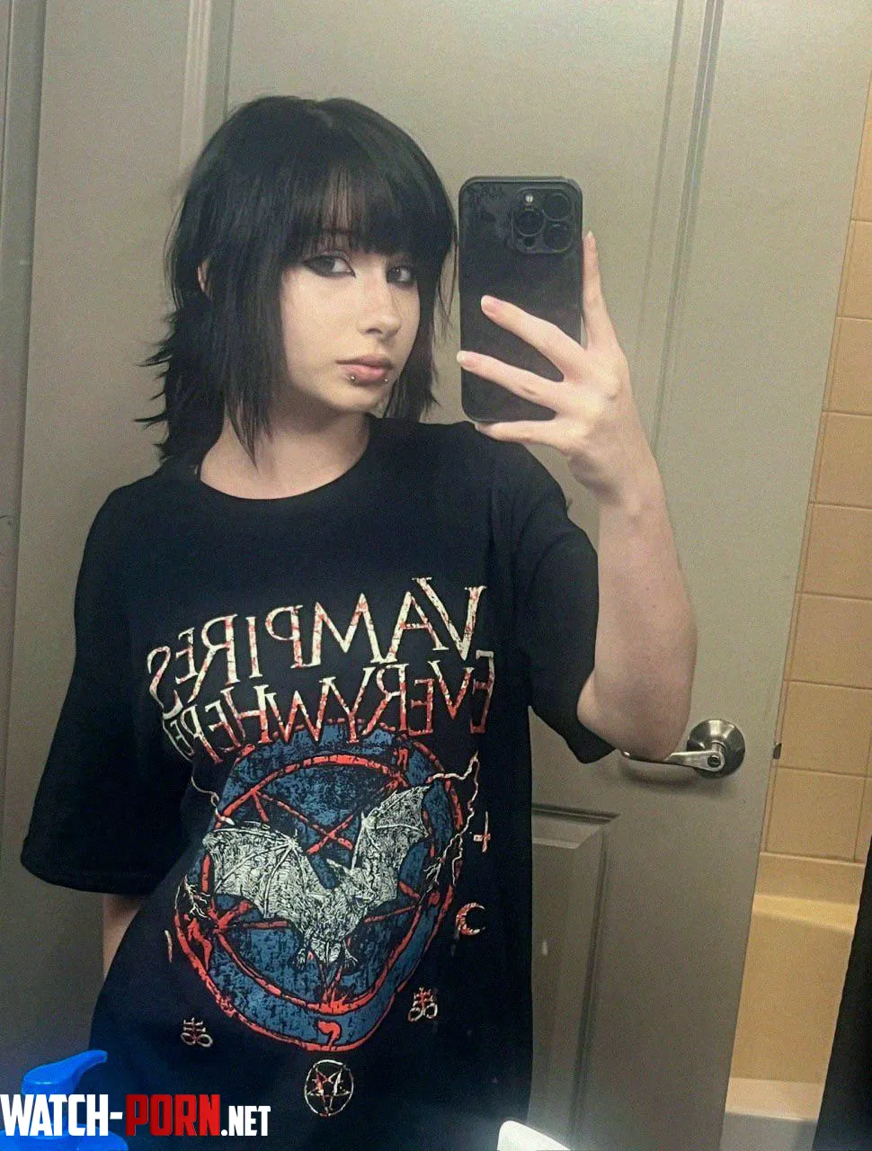 Bad t-shirts FTW by DefeatTheL0w