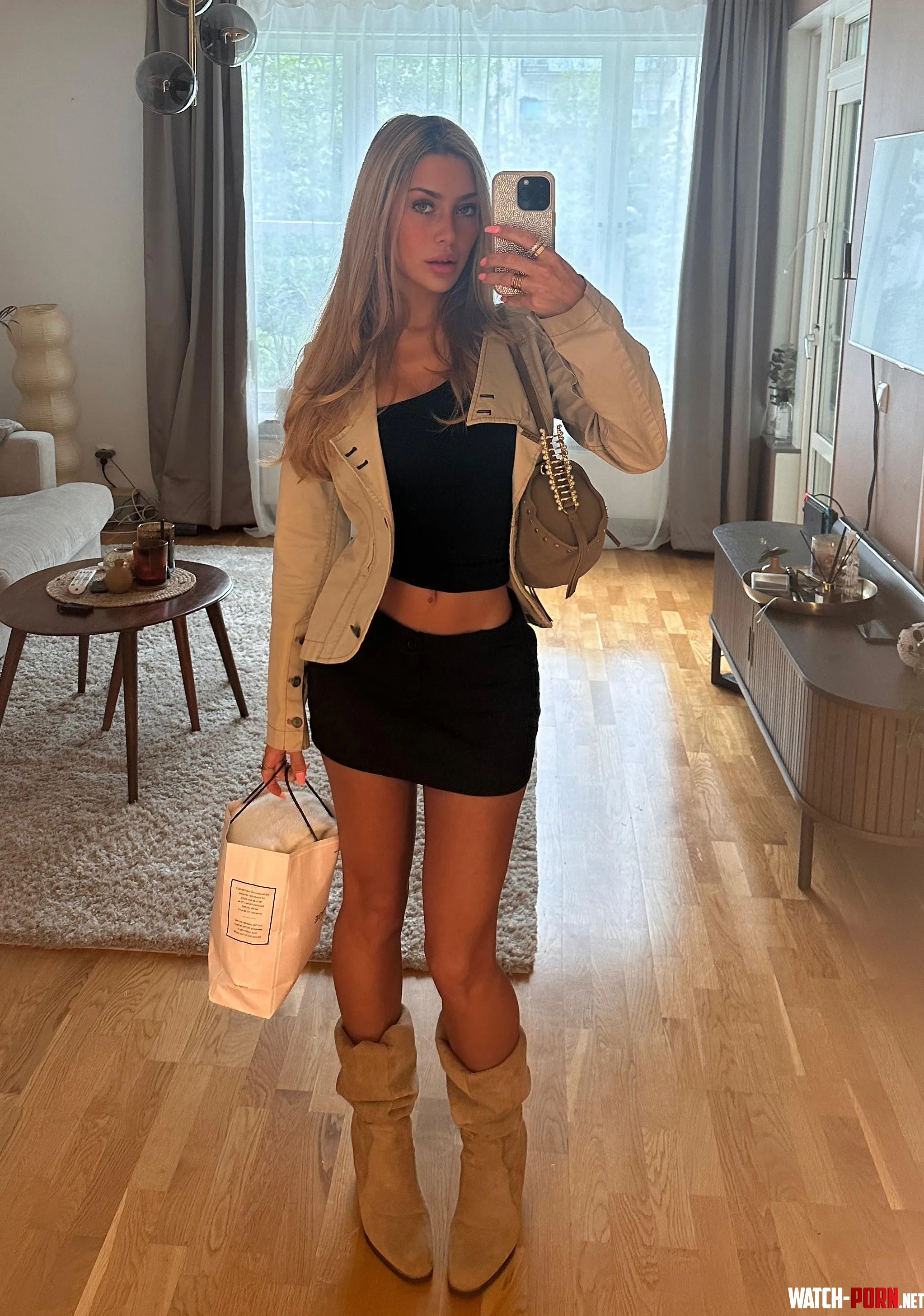 Jag har inga trosor på mig idag😍 någon som vill fingerpulla mig?😈 by nicoleeshy