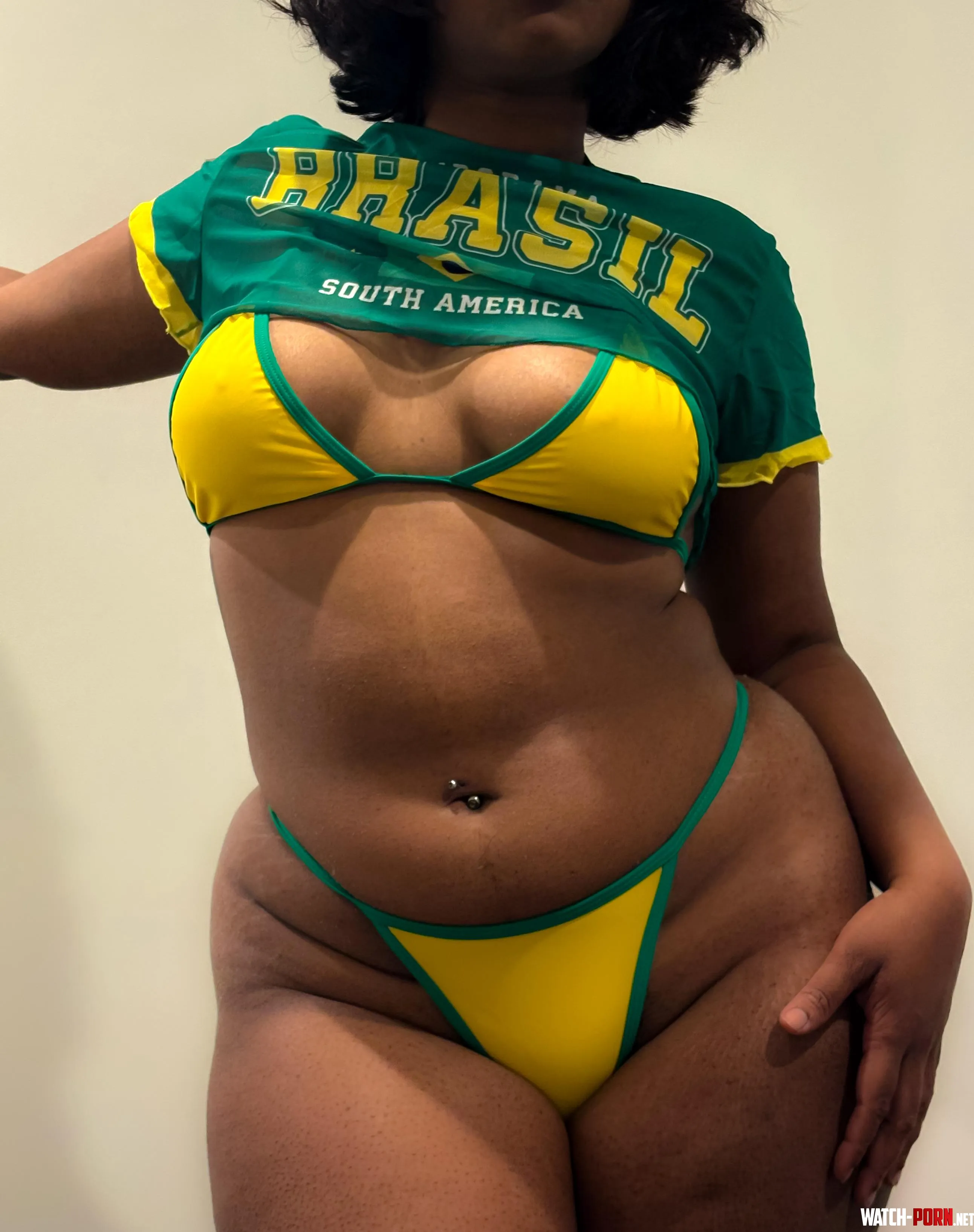 Indian girl who's good with balls ;) (f) by heather09_