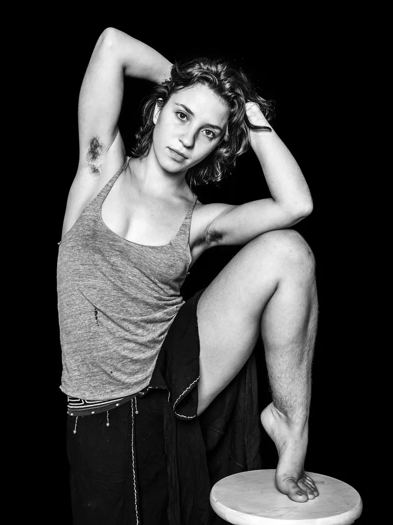 Thumbnail Natural Beauty: Charlot Conway - therealbenhopper