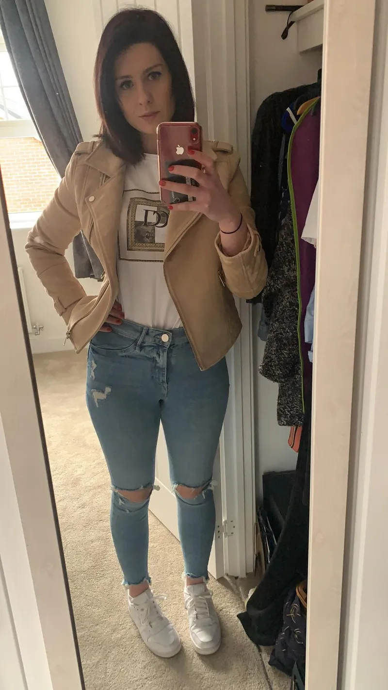 Thumbnail Unsure Fit Chronicles: bbby84's MirrorSelfie Dilemma