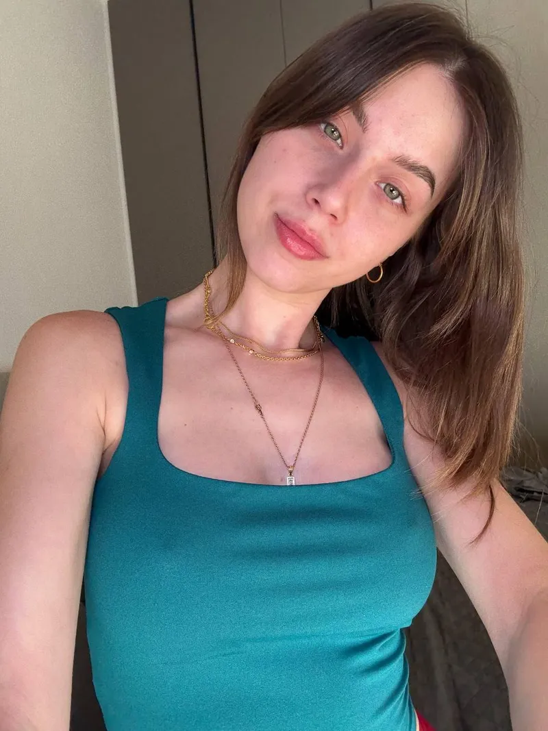 Thumbnail The Love Connection: Why Braless Girls Might Love You More