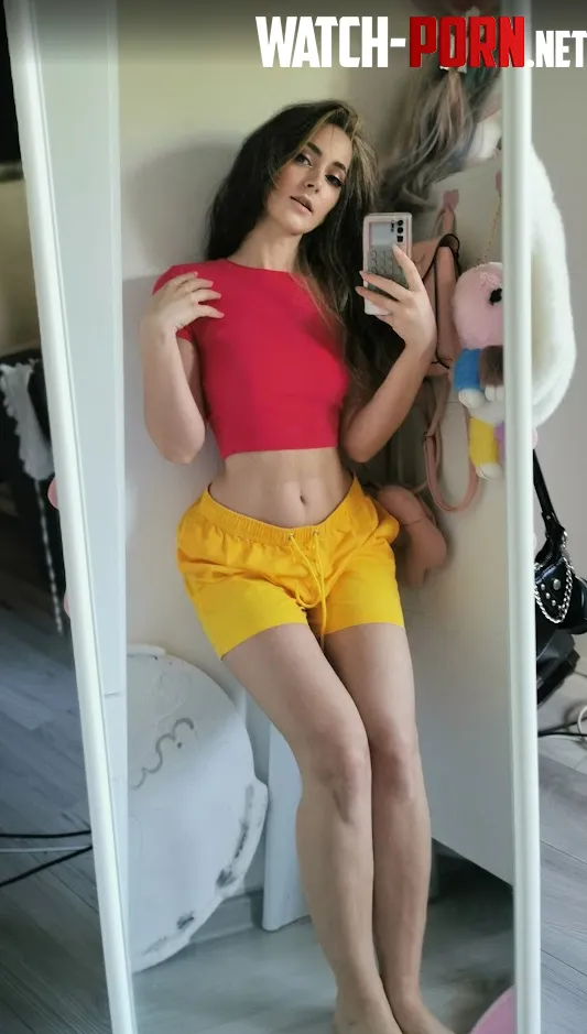 Another selfie with this cute crop top by miremi137