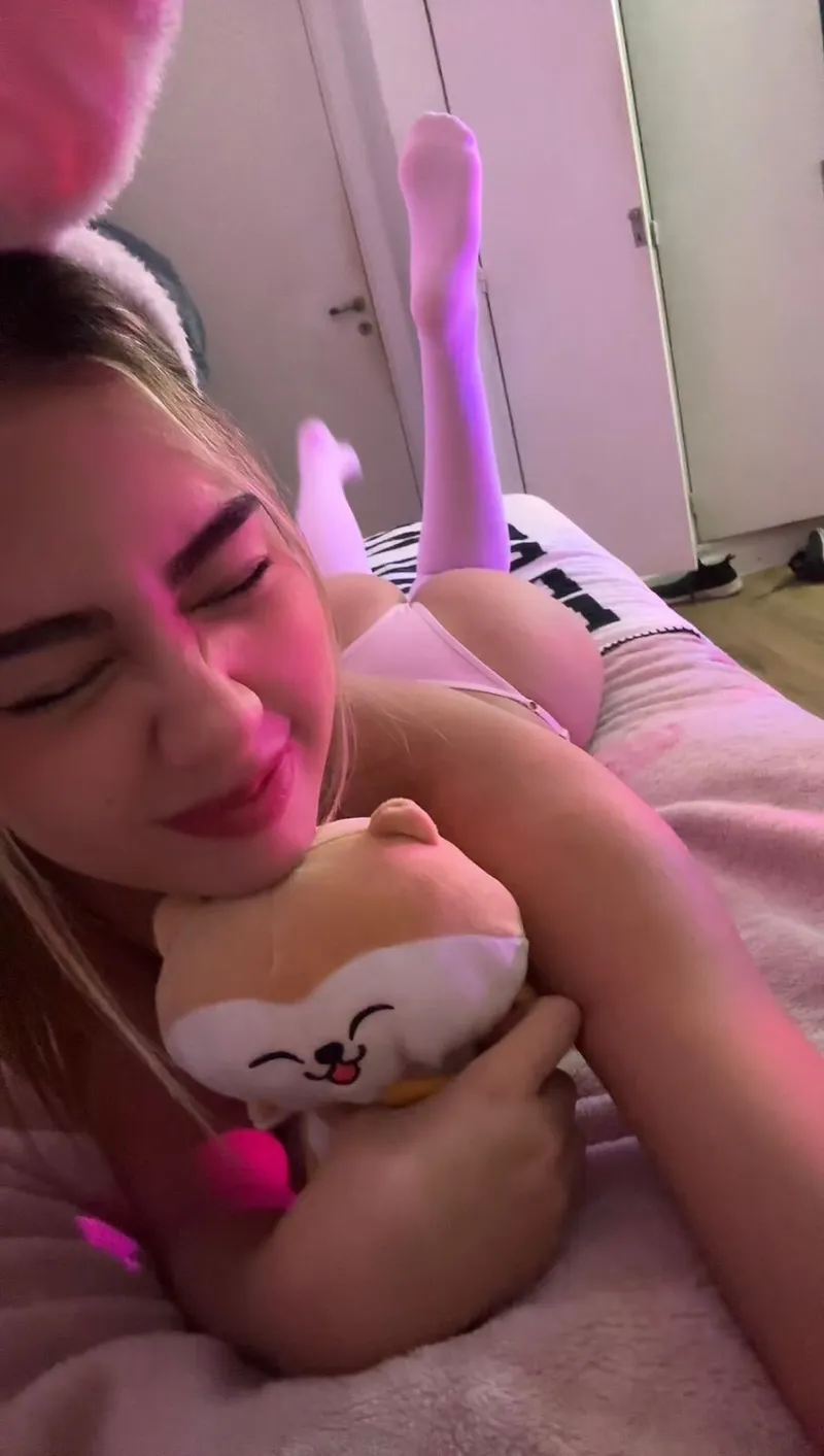 Thumbnail Experience Petite Pleasure: Meet CuddlySophia