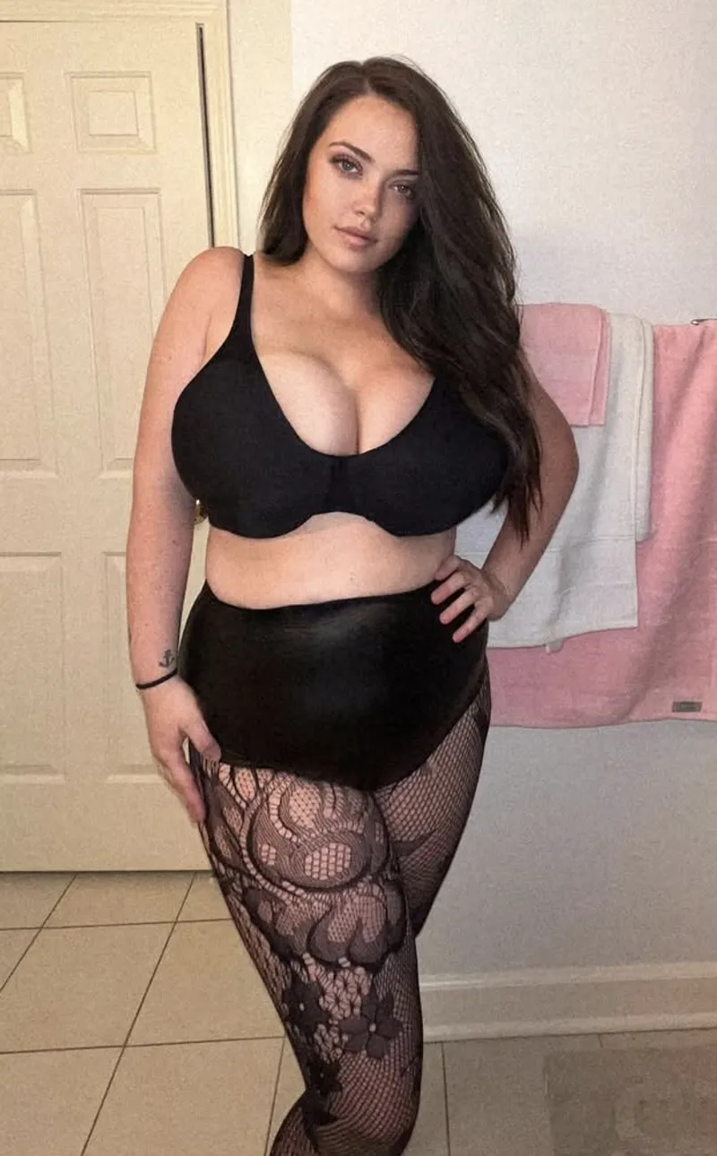 Thumbnail Radiant Mother: Ok-Reputation-8578's Seductive Charm