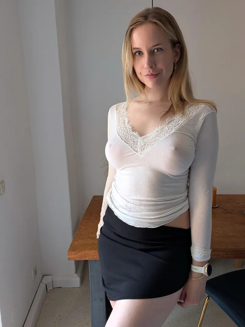 Thumbnail Braless Beauty: naturalgirl_mel Embraces Freedom