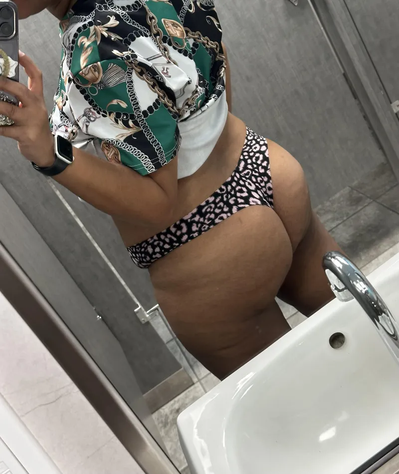 Thumbnail Indulge in Temptation with justyourgirlRaina's Alluring Offer