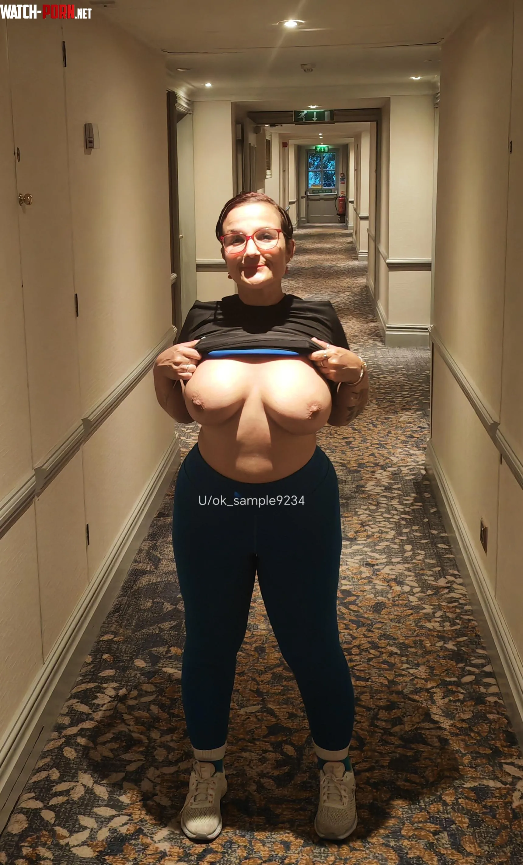 Posh hotel flashing xx 42 UK 5ft tall by Ok_Sample9234