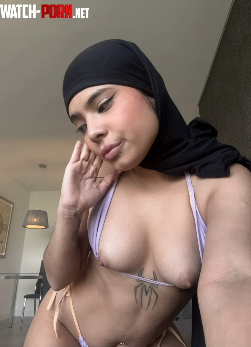 You into small tits or just love watching them bounce while I ride? by JessyGlow