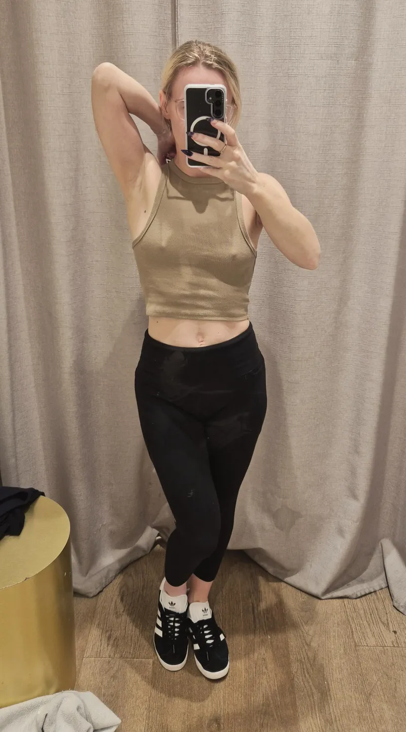 Thumbnail UVAus' Cheeky Moment: A Braless Changeroom Pic