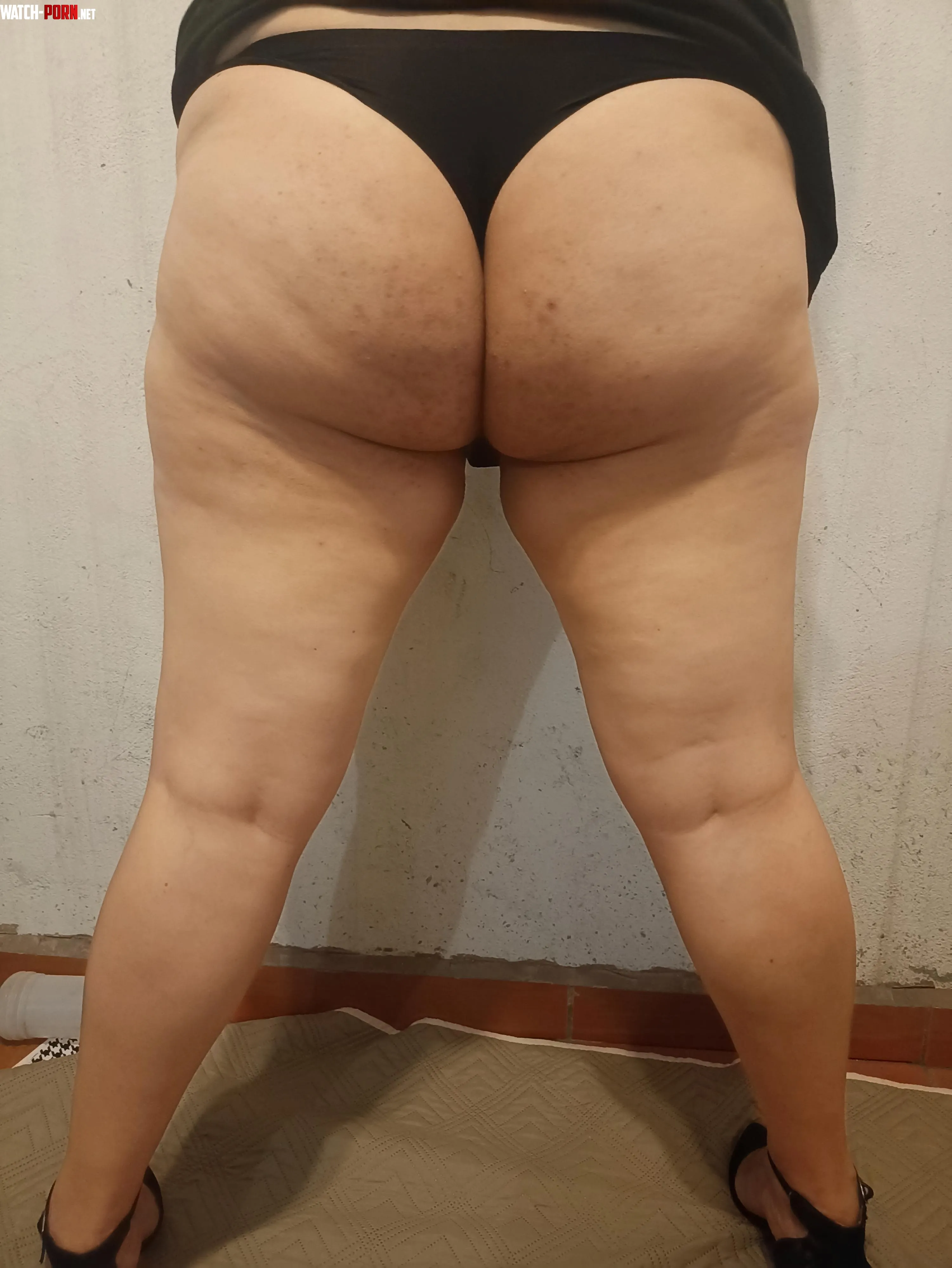 Just a thick Latina milf for your weekend by RoxGz