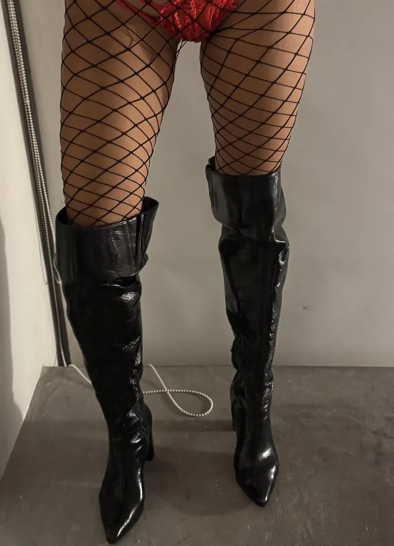 Thumbnail Lolawildxx Feels Sexy Today: A Leather-Clad Revelation