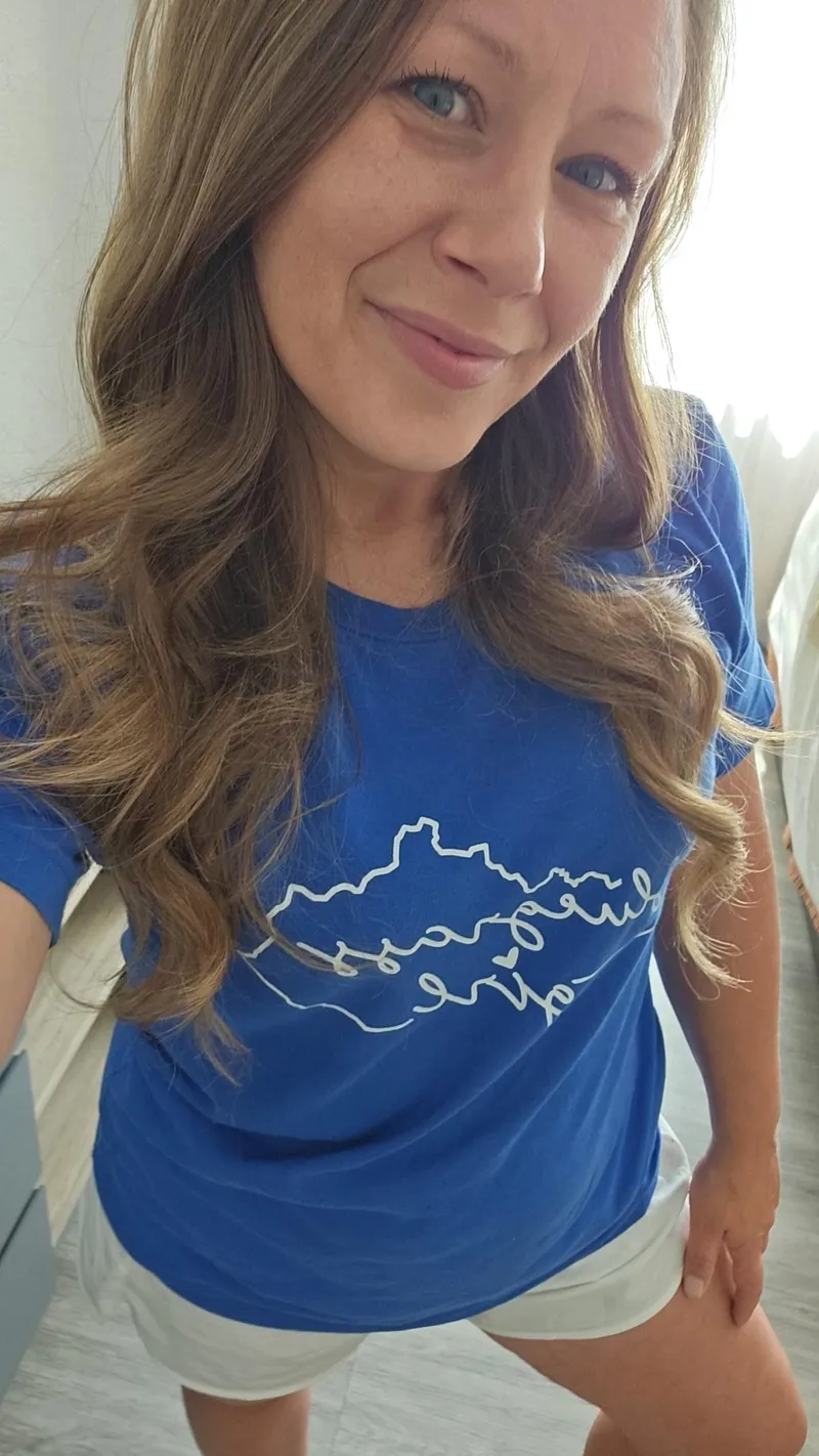 Thumbnail Blue Beauty: Ms_Britty's Stylish MILF Look