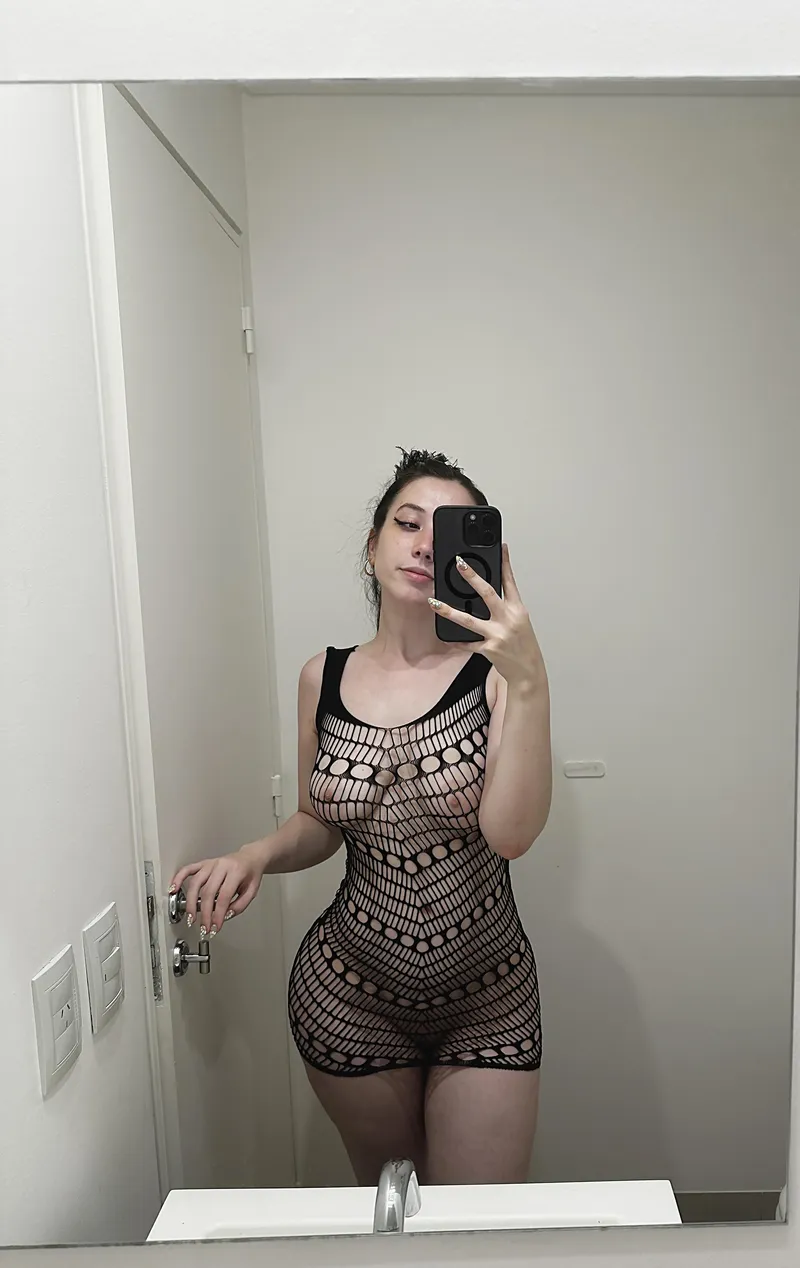 Thumbnail Captivating and Unbelievable Curves Displayed | AmazingCurves