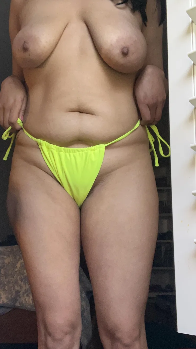 Thumbnail Peek at 34DDD's: A Neighbor's Surprise by realitytvbiteshard