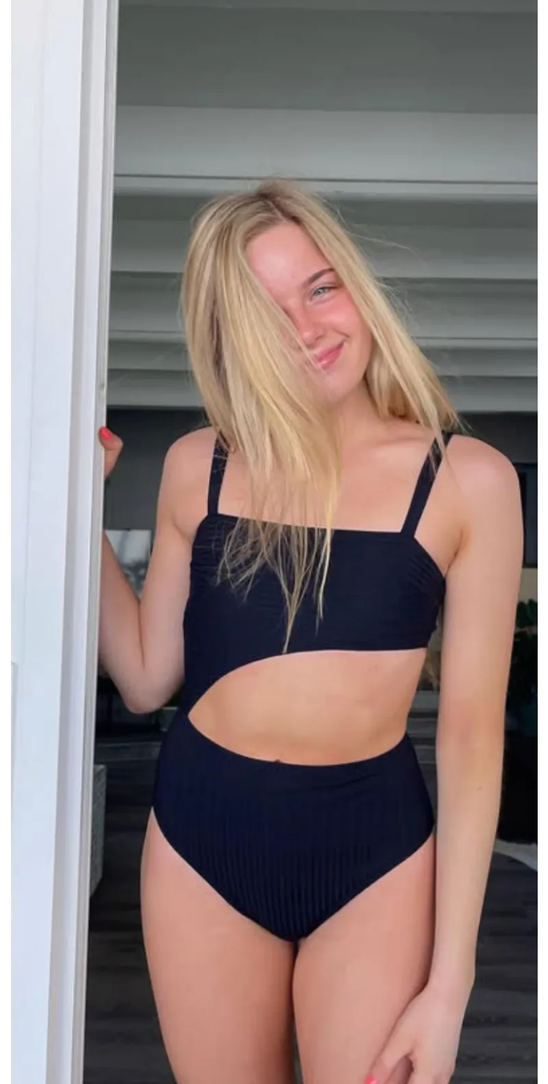 Thumbnail Meredith Good by Dkggi76478
