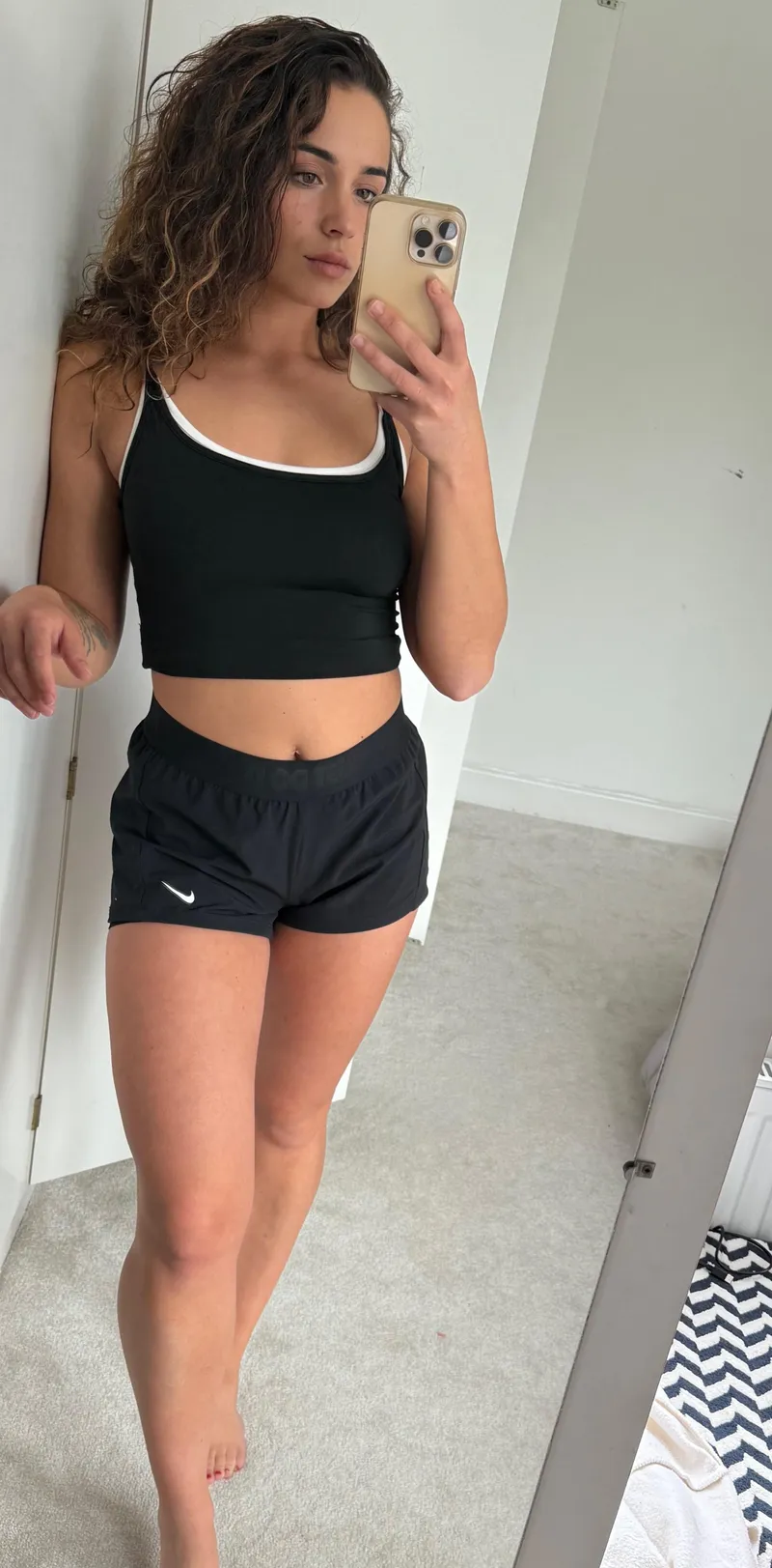 Thumbnail Contrasting Styles: Croptop Girls' Unique Fashion Statements