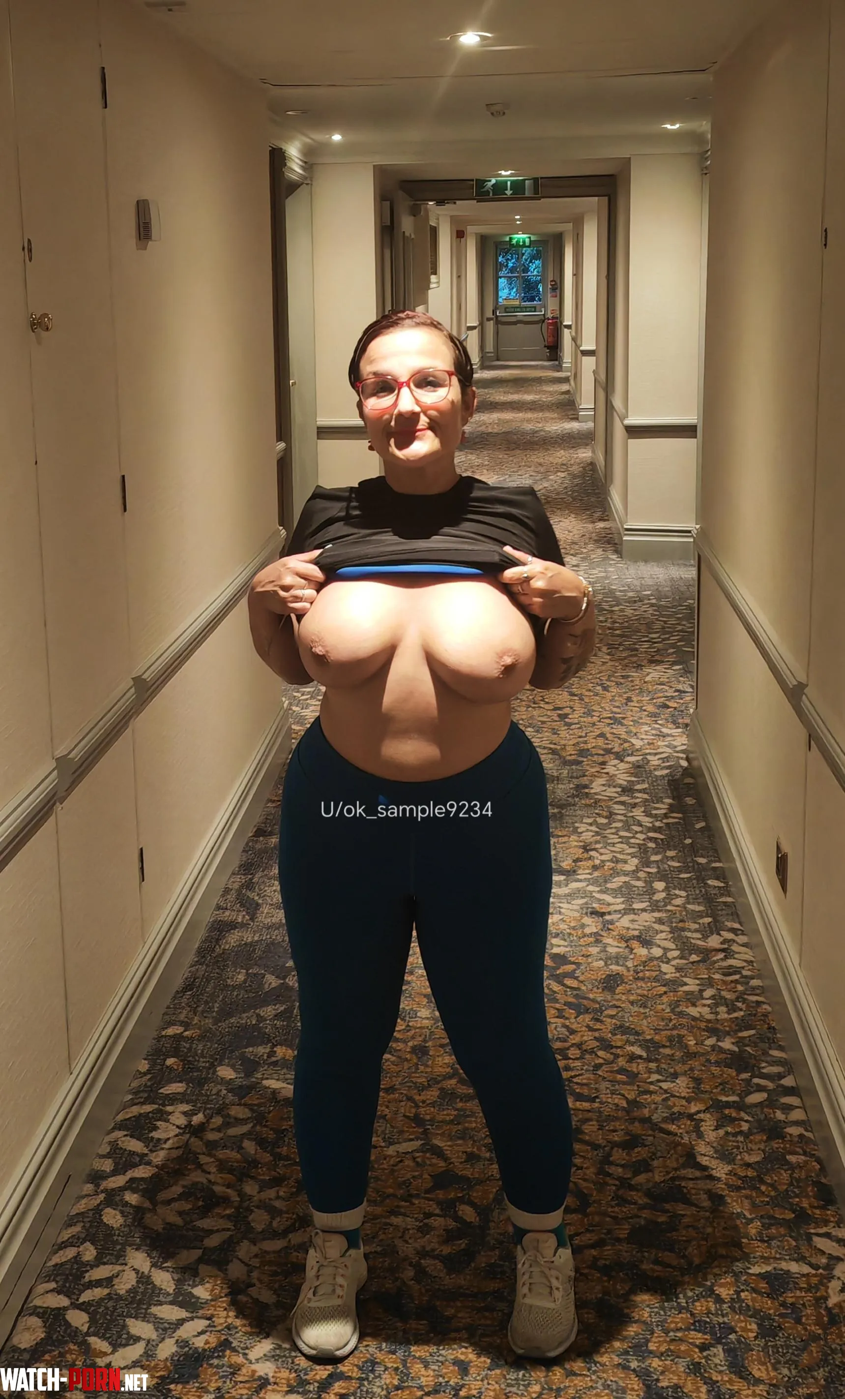 Posh hotel flashing xx 42 UK 5ft tall by Ok_Sample9234