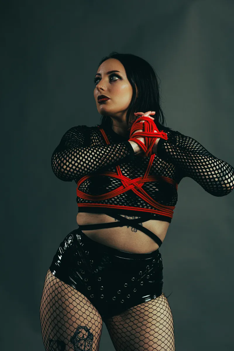 Thumbnail Shibari Beauty: BoundAndGlory's ShinyPorn Fashion Experiment