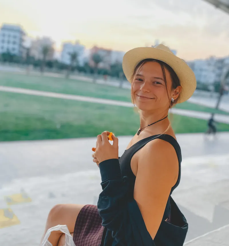 Thumbnail Flirty Distraction: Greenwattermelon's Confidence Boost