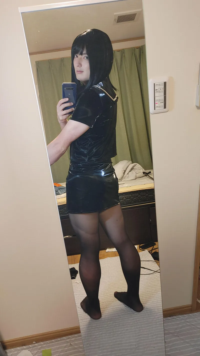 Thumbnail Minakeilicious Finds Relaxation in a Chaotic World | asiansissification