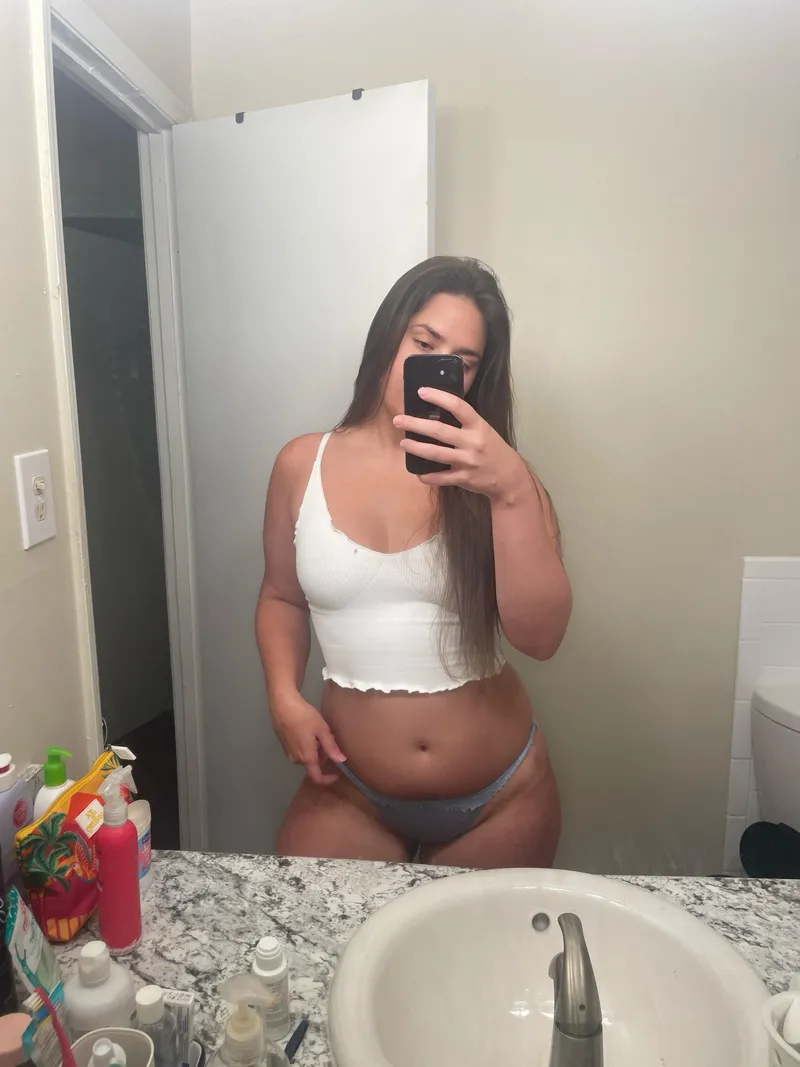 Thumbnail Simple Yet Stunning: Discover reaganmmmmmm's MirrorSelfie