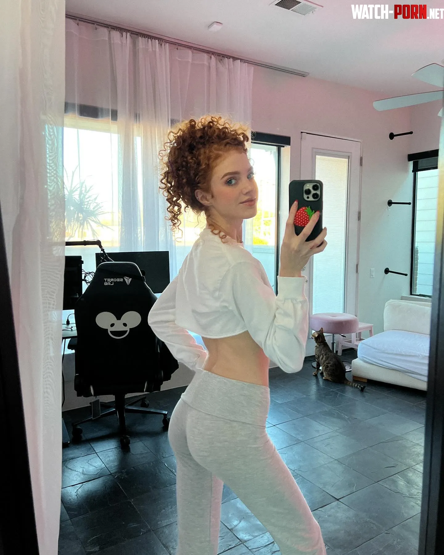 My booty is small like me 🙈 by lilgingerzoe