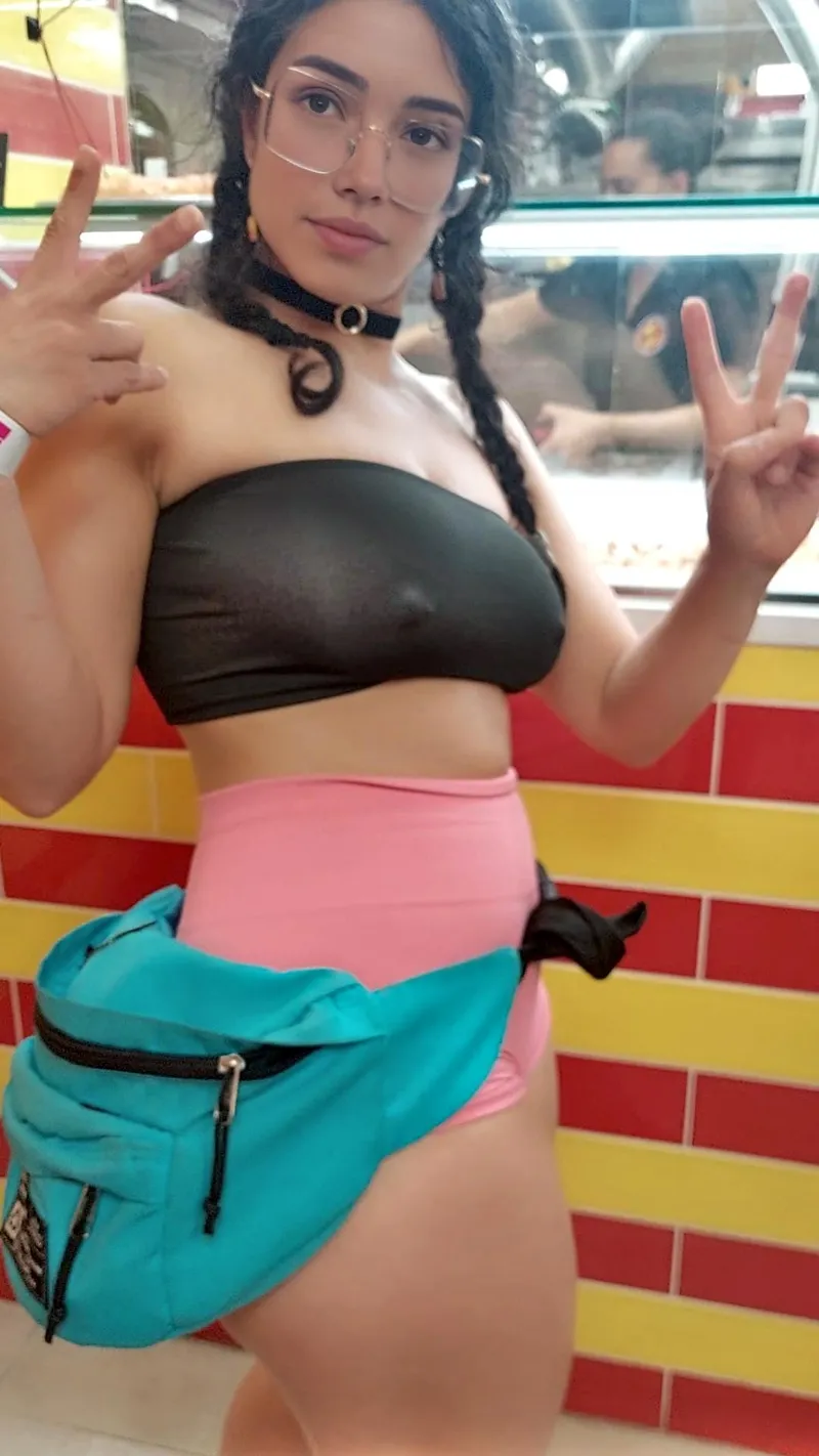 Thumbnail Allure in Black: Braless_babe's Poking Power Revealed