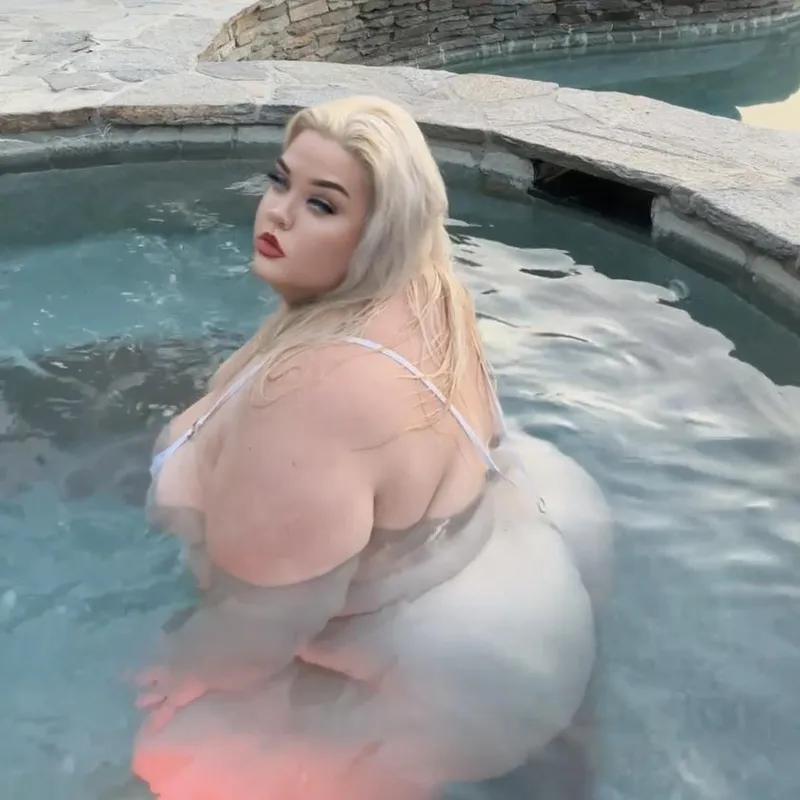 Thumbnail BufyDaDickSlayr Invites You to Dive into Pool Time in BBW