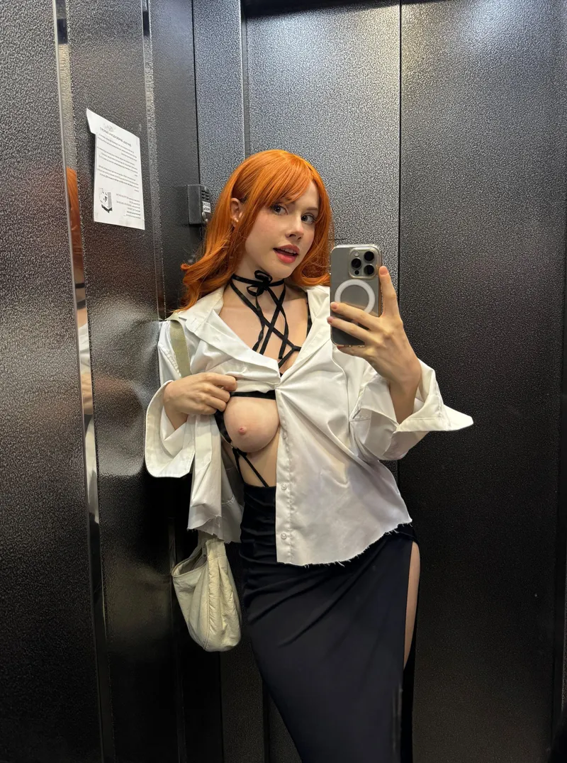 Thumbnail Whanikari's Elevator Flashing Adventure in MirrorSelfie