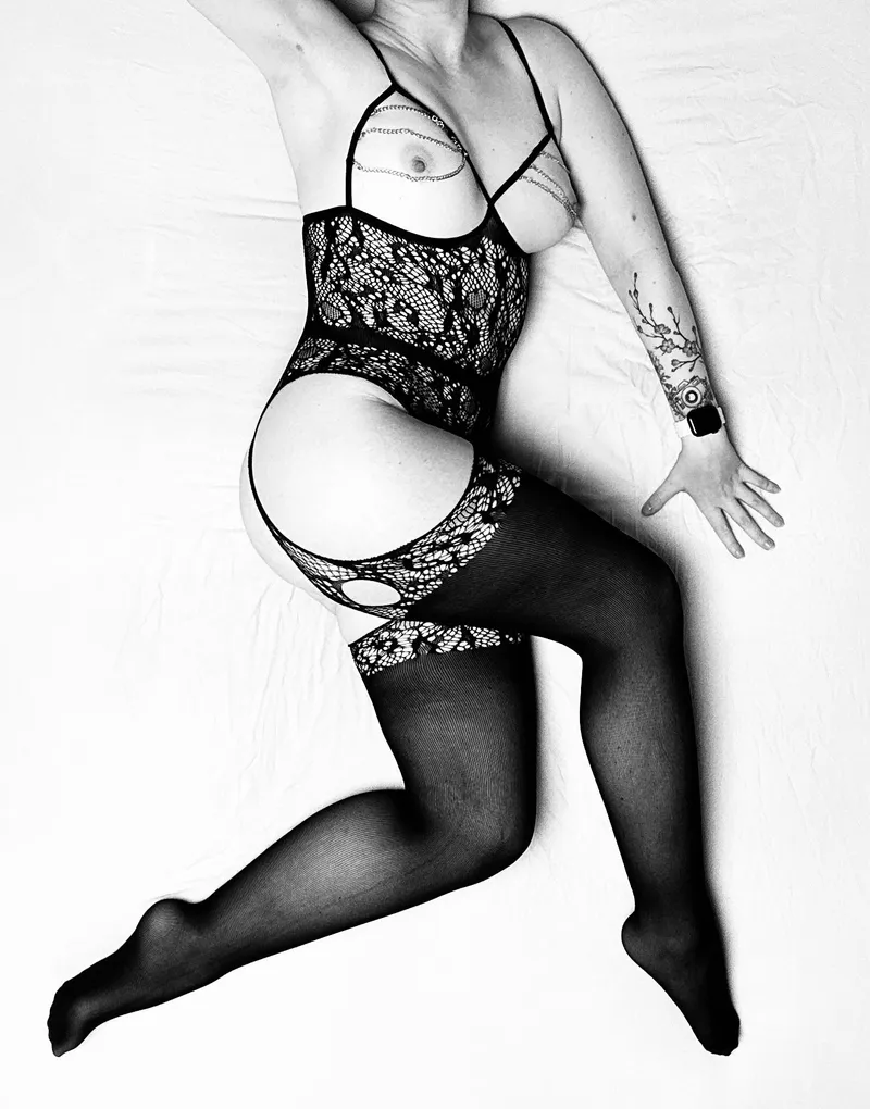 Thumbnail Celebrating Curves: A Radiant Display by i_love_your_kink | LaBeauteFeminine