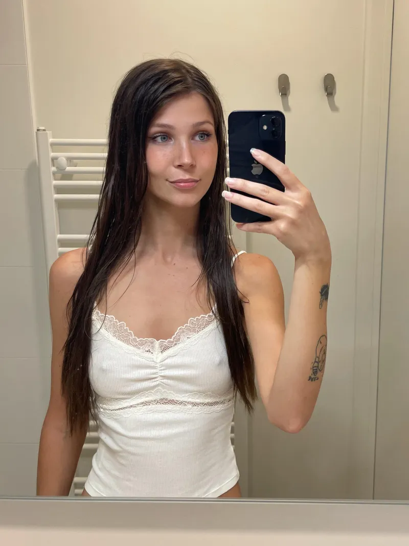 Thumbnail Morning Selfie Delight with IvyNash: A Peek into Poke Fashion